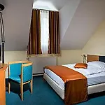 H爱尔福特酒店 酒店