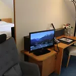 H爱尔福特酒店 3*