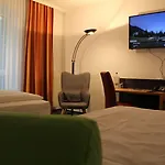 ホテル H+