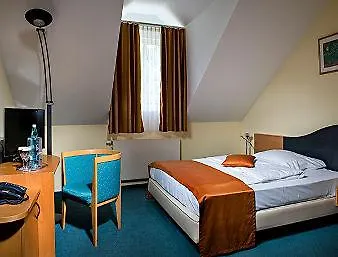 H+ Otel
