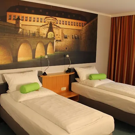 Hotel H+