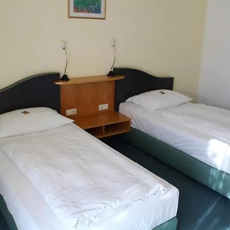 H+ 3* Erfurt