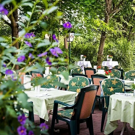 H+ ホテル エアフルト