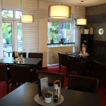 Hotel H+
