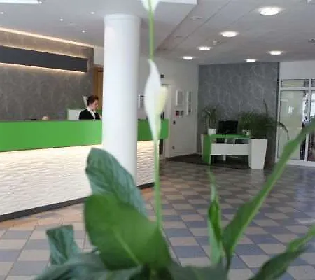 Hotel H+